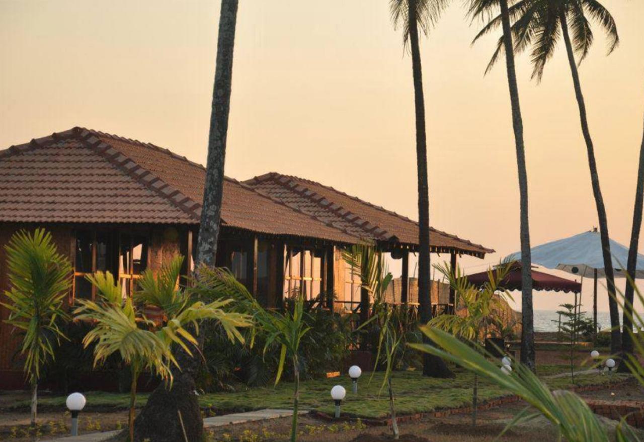 Rock Water Resort Morjim Exteriér fotografie