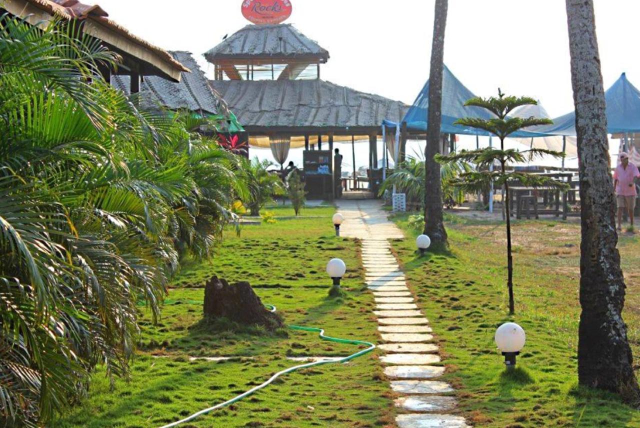 Rock Water Resort Morjim Exteriér fotografie